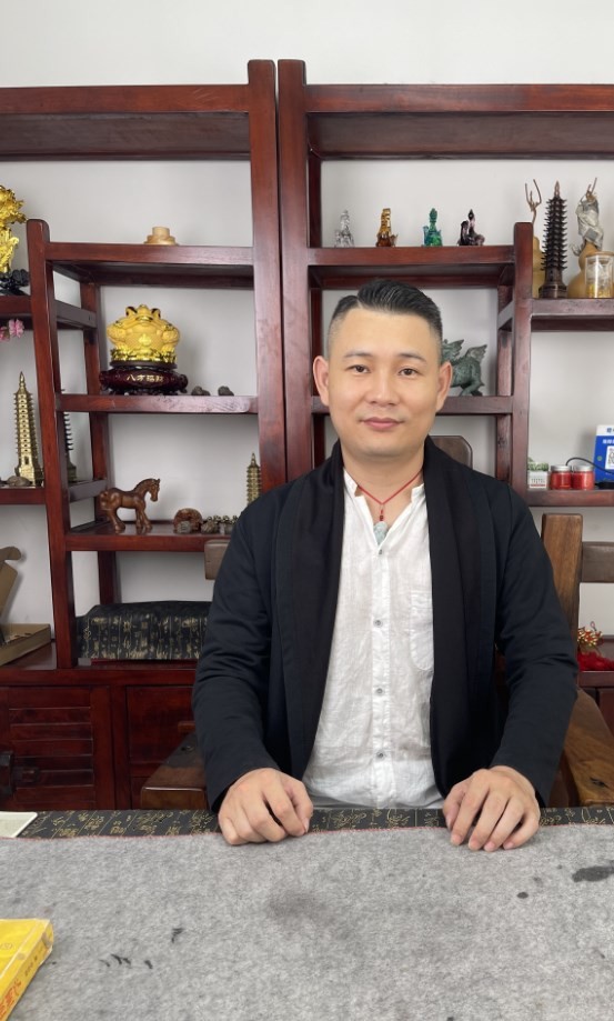 广州黄埔文冲宝宝周易起名改名专业师傅推荐王镜海