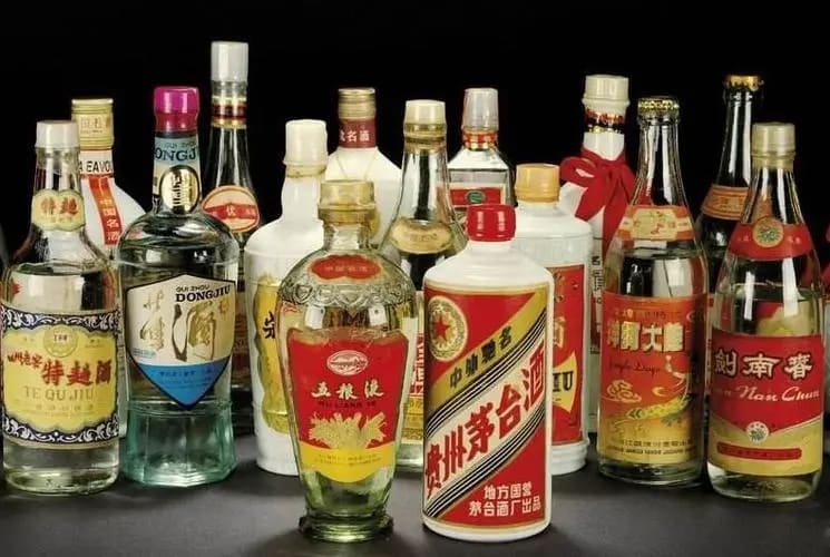 鹤岗老酒回收~专注老酒茅台名酒回收~
